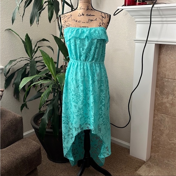 Trixxi Dresses & Skirts - NWOT Trixxi Excellent condition no rips no tears no stains size L